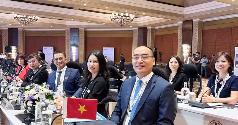La delegación de la Auditoría Estatal de Vietnam, encabezada por el auditor general adjunto Bui Quoc Dung, asiste lunes al evento. (Foto: VNA)