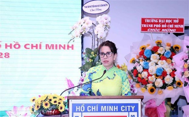 Ariandne Feo Labrada, cónsul general de Cuba en Ciudad Ho Chi Minh, interviene en la cita. (Foto: VNA)