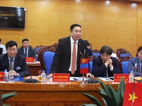 El presidente del Consejo Popular de la provincia de Töv de Mongolia, Ts.Jambalsuren, habla en el evento. (Fotografía: VNA)
