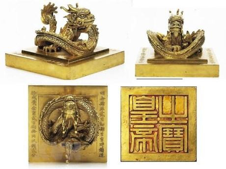 El sello de oro “Hoang de chi bao” (tesoro del emperador) (Fotografía: VNA)