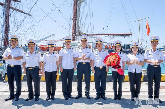 La delegación incluye oficiales, profesores y cadetes. (Foto: VNA)