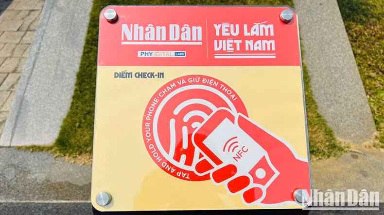 Los tableros montados en chip están diseñados en dos colores, amarillo y rojo, que hacen referencia a la bandera nacional vietnamita, y pueden funcionar de manera automática sin necesidad de electricidad.