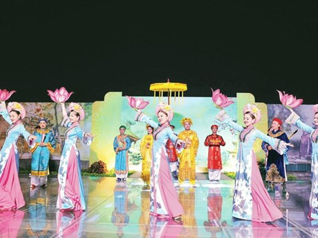 Un espectáculo del recorrido nocturno en la Ciudadela Imperial de Thang Long. (Fuente: nhandan.vn)