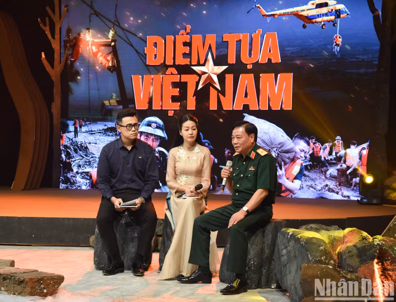 El mayor general Pham Van Ty, subjefe del Departamento de Rescate del Estado Mayor General del Ejército Popular de Vietnam, habla en el programa. El mayor general Pham Van Ty, subjefe del Departamento de Rescate del Estado Mayor General del Ejército Popular de Vietnam, habla en el programa.