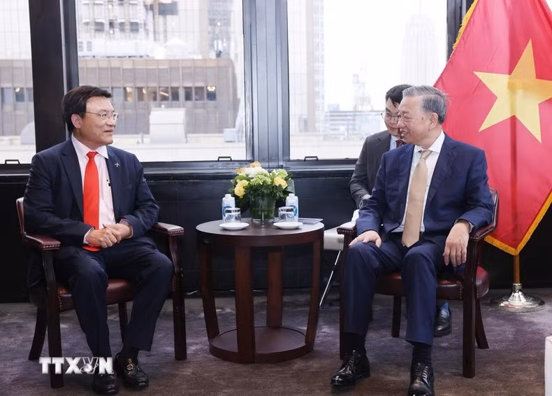 El secretario general del PCV y presidente de Vietnam, To Lam, recibe a Wally Liaw, fundador y vicepresidente senior de Desarrollo Empresarial de Supermicro. (Foto: Lam Khanh/VNA)