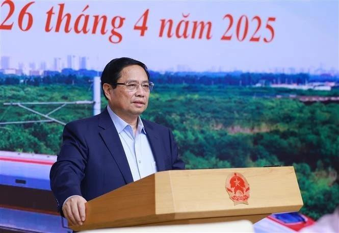 El primer ministro Pham Minh Chinh preside la segunda reunión del Comité Directivo para proyectos clave en el sector ferroviario. (Foto: VNA)