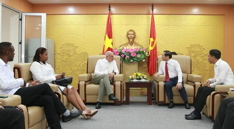 En la recepción. (Fotografía: dangcongsan.vn) 