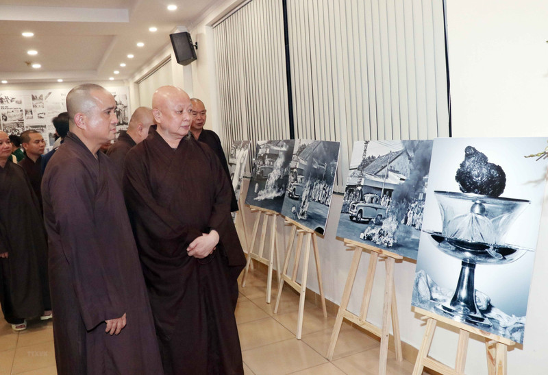 En la exposición. (Fotografía: VNA)