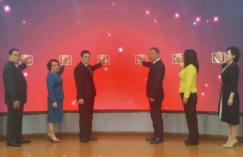 Ceremonia de lanzamiento de la “Semana de Amistad entre la provincia de Long An y la provincia de Liaoning". (Foto: Periódico de Long An)