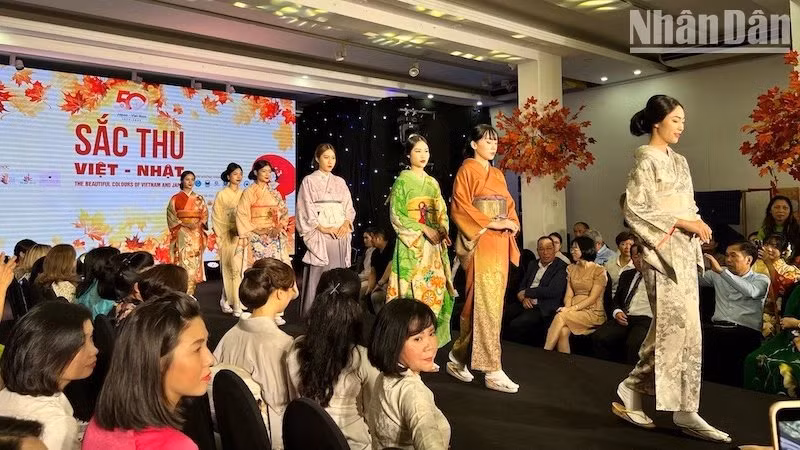 La colección de moda "Las cuatro estaciones de Japón", de la experta en kimonos Junko Sophia Kakizaki.