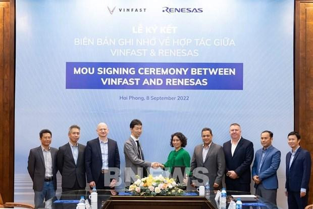 La firma entre VinFast y Renesas. (Fotografía: VNA)