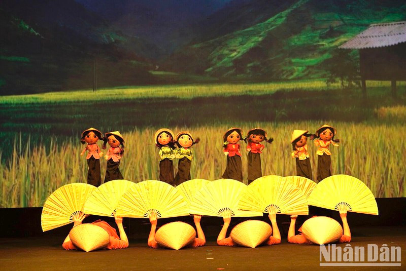 El espectáculo presenta al público las particularidades del teatro vietnamita. (Fotografía : Minh Giang)