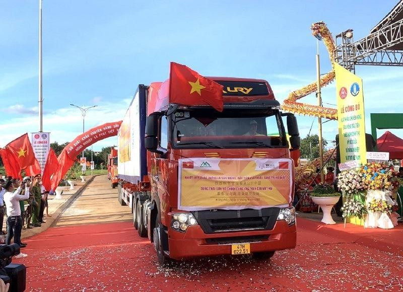 Exportan primer envío de durián de Dak Lak a China. 