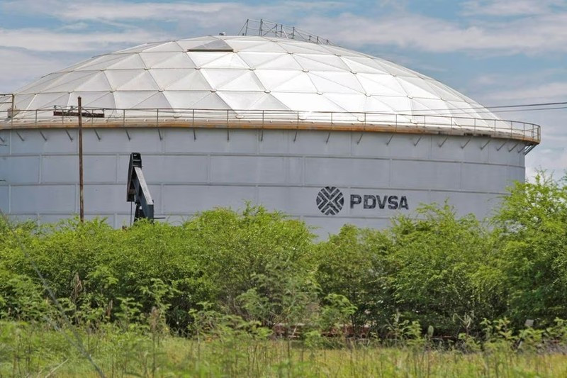 Tanques de petróleo de la petrolera estatal venezolana PDVSA, en una instalación petrolera, en Lagunillas, 14 de octubre de 2022. (Foto: Reuters)