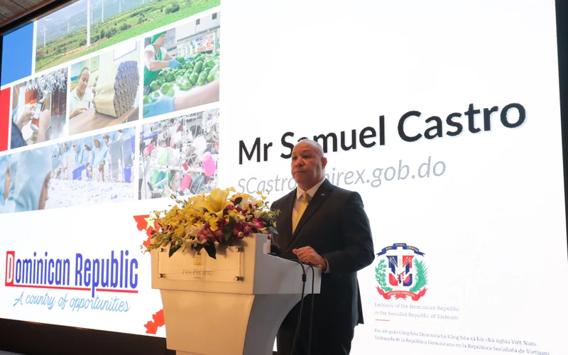 El ministro consejero de la Embajada de la República Dominicana en Vietnam, Samuel J. Castro Martínez, habla en el evento. (Foto: Thanh Hang)