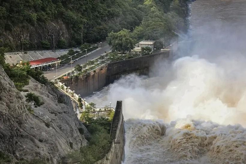 La zona de desagüe en el lago hidroeléctrico Hoa Binh. (Foto: VNA)