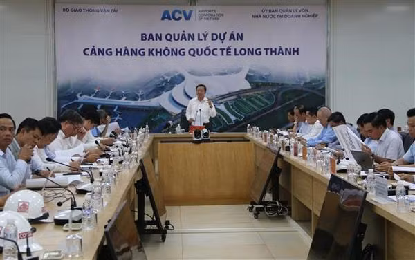 El viceprimer ministro Tran Hong Ha en la reunión. (Foto: VNA)