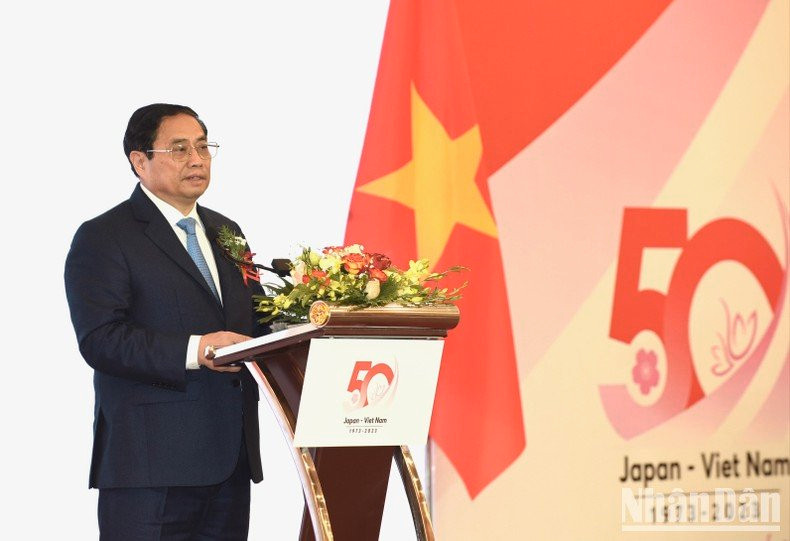 El primer ministro de Vietnam, Pham Minh Chinh, pronuncia un discurso en el evento. (Foto: VNA)