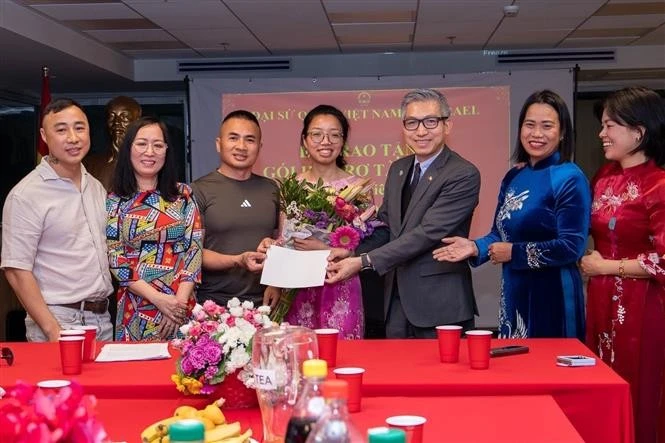 Becas de apoyo financiero otorgadas a investigadores de posgrado vietnamitas en Israel. (Foto: VNA)