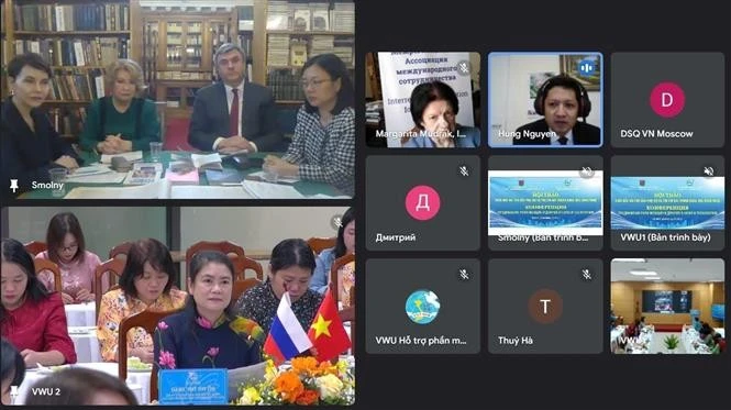 Los delegados debaten maneras de promover el papel de las mujeres y las niñas en la ciencia y la tecnología. (Foto: VNA)
