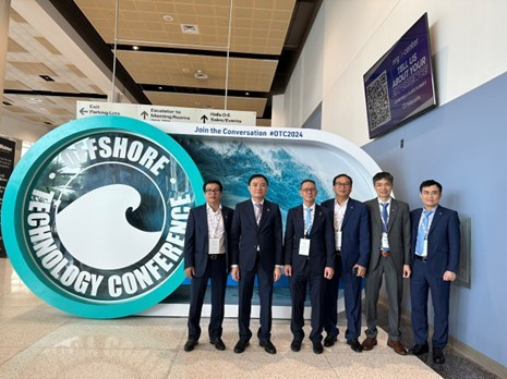 La delegación de Petrovietnam en la Conferencia de Tecnología Offshore 2024. (Foto: pvn.vn)