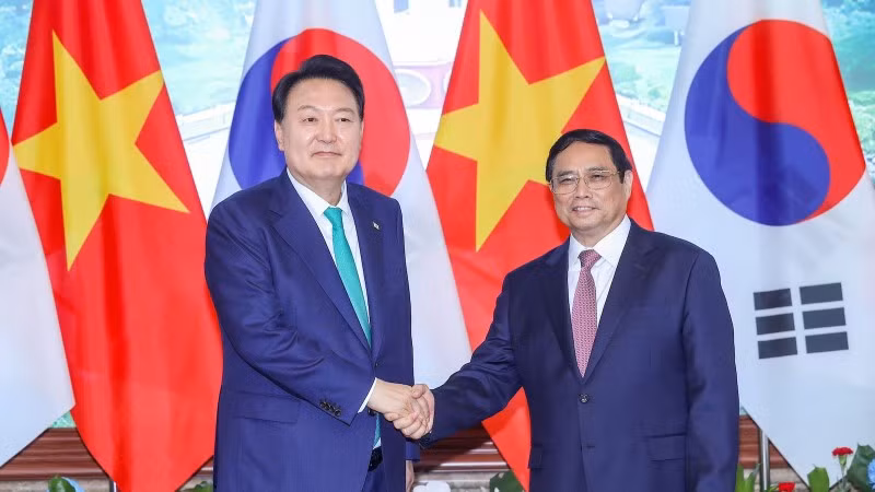 El primer ministro Pham Minh Chinh se reúne con el presidente surcoreano, Yoon Suk Yeol, con motivo de su visita de Estado a Vietnam en junio de 2023. (Foto: VPG)