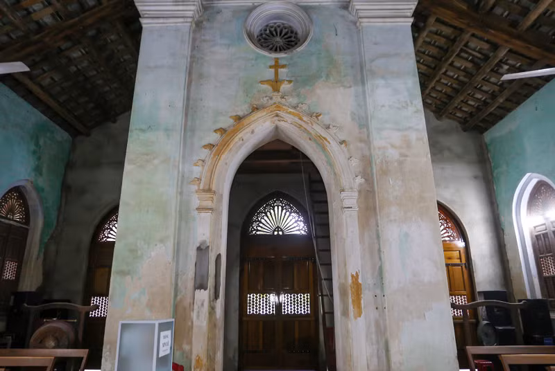 Según Augustino Tran Nhu Huynh, cura de la iglesia, la obra fue construida en 1904 y es uno de los pocos lugares de su tipo en Da Nang.
