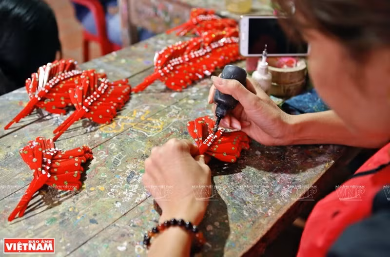 El artesano debe ser paciente, meticuloso y cuidadoso para que los detalles armonicen entre sí. (Foto: Revista Vietnam)