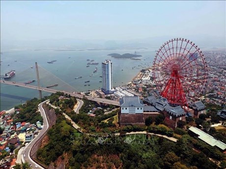 Una vista panorámica de la ciudad de Ha Long (Foto: VNA)