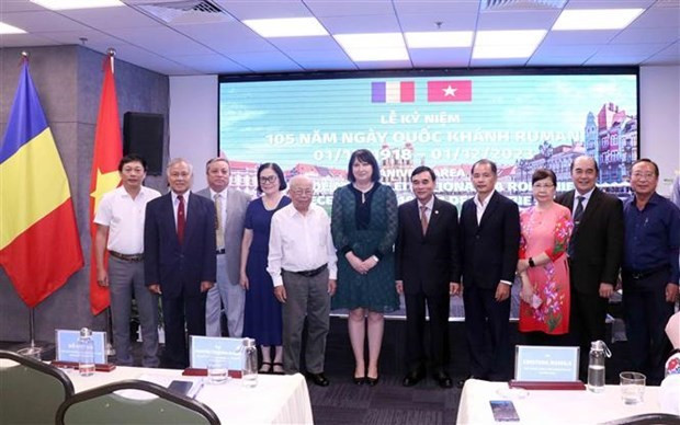 Participantes vietnamitas y rumanos en la ceremonia. (Foto: VNA)