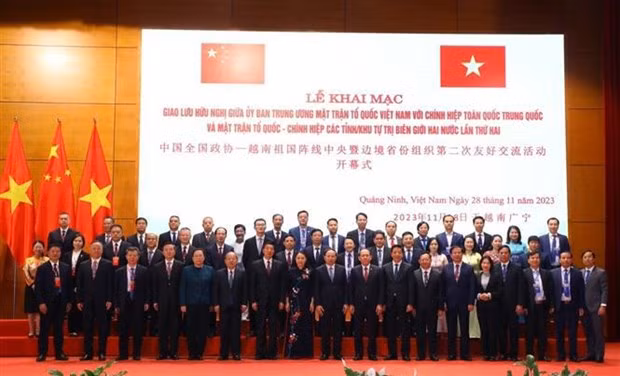 Los participantes del programa de intercambio amistoso. (Foto: VNA)