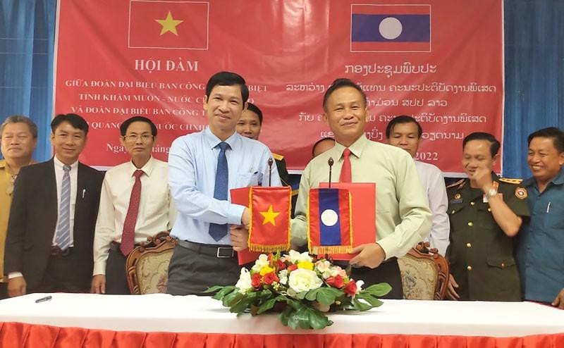 Las dos partes firman un Memorando de Entendimiento para continuar la coordinación en la búsqueda y recolección de los restos de los mártires. (Fotografía: quangbinh.gov.vn).