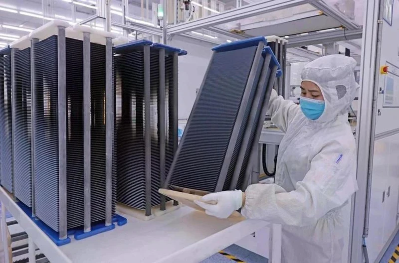 Una fábrica china produce paneles solares en la provincia vietnamita de Thai Nguyen (Foto: VNA)