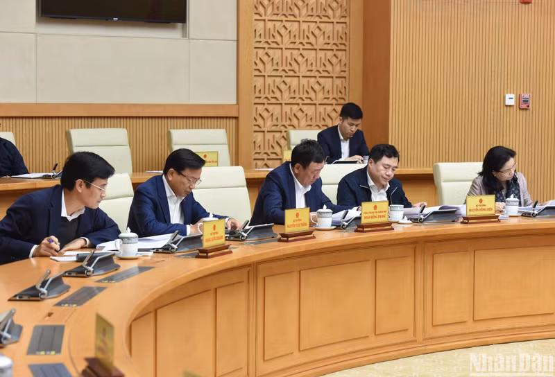 Representantes de los ministerios, departamentos y ramas en la reunión.