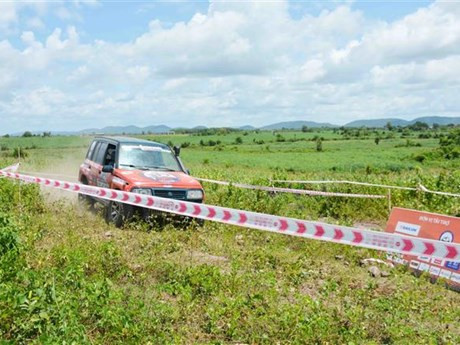Inauguran torneo de carreras de autos todoterreno en la provincia altiplana de Dak Lak. (Foto: VNA)