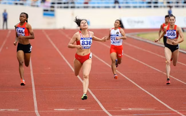 SEA Games 31: Vietnam continúa su buena racha en atletismo y bate récord ảnh 5