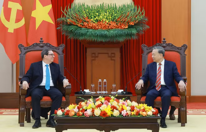 El encuentro entre el secretario general del Partido Comunista de Vietnam, To Lam, y el ministro de Relaciones Exteriores de Cuba, Bruno Rodríguez Parrilla. (Fuente: VNA) El encuentro entre el secretario general del Partido Comunista de Vietnam, To Lam, y el ministro de Relaciones Exteriores de Cuba, Bruno Rodríguez Parrilla. (Fuente: VNA)