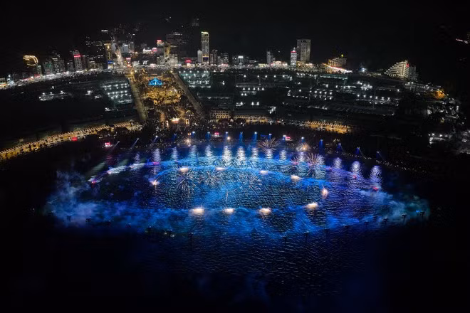 La Bahía Central de Cat Ba se ilumina con una experiencia artística de primer nivel. (Foto: Sun Group) La Bahía Central de Cat Ba se ilumina con una experiencia artística de primer nivel. (Foto: Sun Group)