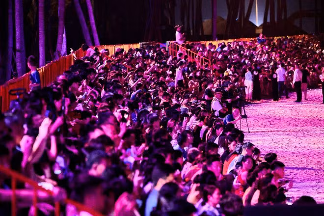 Las gradas estaban repletas la noche del estreno. (Foto: Sun Group) Las gradas estaban repletas la noche del estreno. (Foto: Sun Group)