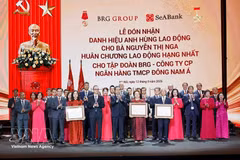 El presidente de la Asamblea Nacional, Tran Thanh Man, y delegados en el evento. (Fuente: VNA)