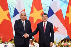 El presidente panameño, José Raúl Mulino, y el primer ministro vietnamita, Le Minh Hung (Fuente: Tran Hai/nhandan.vn)