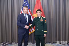 El general Phan Van Giang y el secretario de Guerra Pete Hegseth (Foto: qdnd.vn)