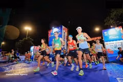 Atletas participan en la carrera Hai Phong Legacy Marathon 2026. (Foto: VNA)