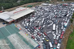 La autopista Phan Thiet - Dau Giay, en dirección a Phan Thiet, presenta tráfico denso y circulación lenta. (Foto: VNA)