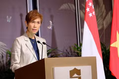La ministra singapurense de Desarrollo Digital e Información, Josephine Teo.