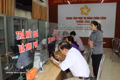En el Centro de Servicios Administrativos Públicos del barrio de Nong Tien, provincia de Tuyen Quang. (Foto: VNA)