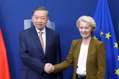 El secretario general del Partido Comunista y presidente de Vietnam, To Lam, y la presidenta de la Comisión Europea, Ursula von der Leyen. (Foto: VNA)