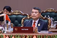 El primer ministro de Vietnam, Le Minh Hung, participa en la sesión. (Foto: VNA)