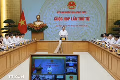 El viceprimer ministro permanente y presidente del Comité Nacional para el APEC 2027, Pham Gia Tuc, preside la reunión. (Foto: VNA)