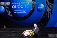 Le Quoc Minh, miembro del Comité Central del Partido Comunista de Vietnam, presidente-editor del periódico Nhan Dan, subjefe de la Comisión de Comunicación y Educación del Comité Central del Partido y presidente de la Asociación de Periodistas Vietnamitas, habla en el evento. (Foto: Nhan Dan)
